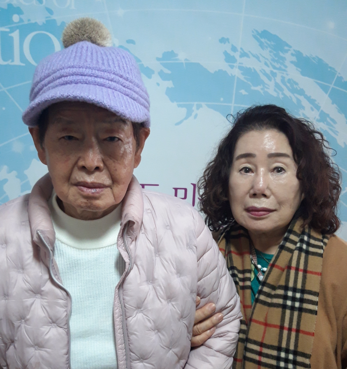 김윤이이시온인도.png